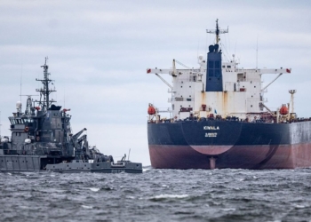 11.04.2025. Rohuneeme.
Estonian authorities detained an oil tanker which forms part of Russia's "shadow fleet" and which had been sailing through Estonian waters in the Gulf of Finland. The vessel Kiwala is not permitted to sail on the open seas.
Photo Eero Vabamägi, PostimeesNo Use Lithuania. No Use Estonia. No Use Latvia.