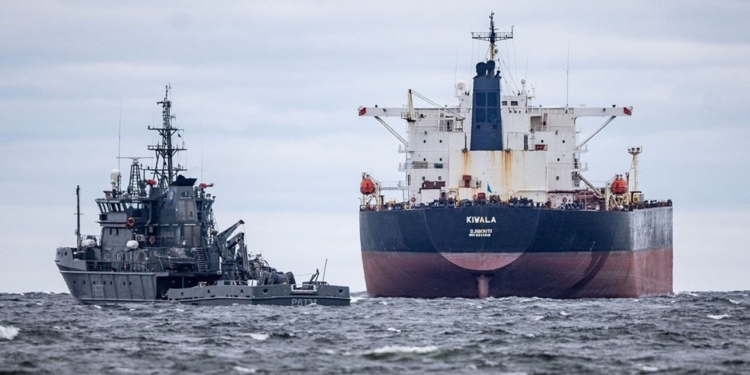 11.04.2025. Rohuneeme.
Estonian authorities detained an oil tanker which forms part of Russia's "shadow fleet" and which had been sailing through Estonian waters in the Gulf of Finland. The vessel Kiwala is not permitted to sail on the open seas.
Photo Eero Vabamägi, PostimeesNo Use Lithuania. No Use Estonia. No Use Latvia.