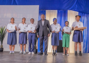 COMILOG célèbre l'excellence scolaire et sportive à Moanda, photo Com Comilog