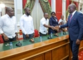 Oligui Nguema au chevet des sinistrés de Plaine-Orety : Une réunion au Palais Rénovation après une nuit sur le terrain, crédit Com PR.