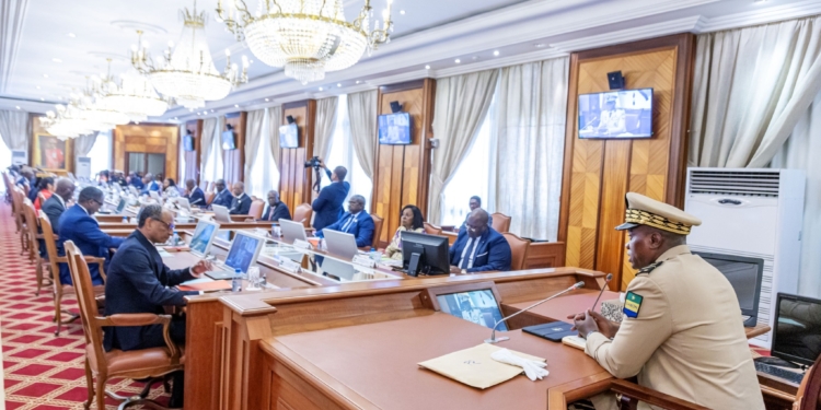 Gabon : La haute administration publique passée au karcher après les scandales financiers. Photo presse présidentielle.