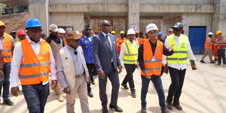 Gabon : Oligui Nguema a visité le chantier du barrage de Kinguélé Aval, crédit Com PR.