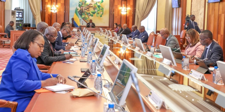 Le Gabon serre la vis : vers une réduction réelle du train de vie de l'État ? Crédit Com PR.