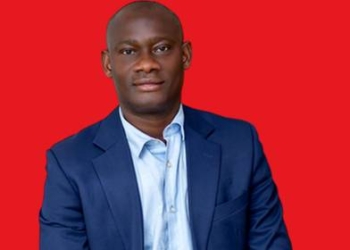 "La transformation du manganèse requiert plus de 3 500 MW" : Gabriel Ntougou sur le défi énergétique du Gabon, montage Le Confidentiel.