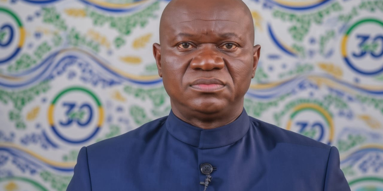 Ce qu'il faut retenir du discours d'Oligui Nguema à Makokou, montage photo Le Confidentiel, crédit Les Echos du Gabon.