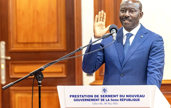 Henri-Claude Oyima prêtant serment lors de son au gouvernement en mai dernier, crédit DR.