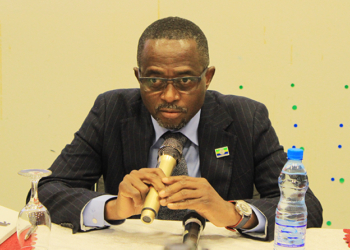 Le ministre du Pétrole Sosthène Nguema Nguema dénonce les abus de la sous-traitance à Port-Gentil, crédit Gabonreview.
