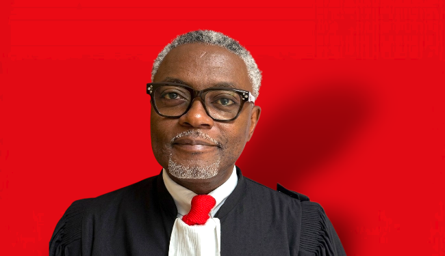 Thierry Nguia, l'avocat d'affaires passé à la défense de Bilie-By-Nze; montage photo Le Confidentiel.