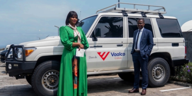 Lucrèce Badjina, Secrétaire Exécutive Adjointe de l’ANPN et Viannet Okouma, ADG de VAALCO Gabon SA, photo DR.