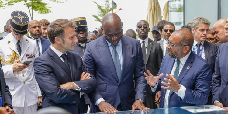 Macron, Oligui Nguema, à la Baie des Rois en novembre dernier, crédit photo presse présidentielle.