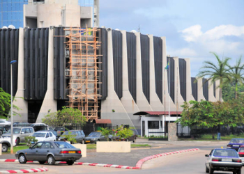Libreville, Gabon: Primature building, the headquarters of the Government of Gabon - Office of the Prime Minister and the Cabinet - In the political system of the Republic of Gabon, the Gabonese president is head of state and de facto head of government . He appoints the Prime Minister and his cabinet. The government is divided into three branches: the executive, headed by the prime minister, the legislative, made up of the two houses of parliament, and the judiciary - 'Primature de la République Gabonaise', John Paul II Avenue - aka December 2nd building.