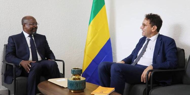 Alain Claude Bilie-By-Nze et Fabrice Mauriès, dans les locaux de l'ambassade de France à Libreville, le 17 octobre 2024, DR.