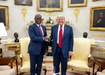 Oligui Nguema reçu par Trump au bureau ovale de la Maison-Blanche lors du sommet USA-Afrque le 9 juillet, crédit DR.